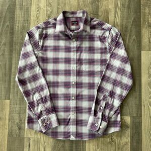 UNTUCKit Hyland Long Sleeve Button Up Shirt 
Men’s MEDIUM
Gray Red Blue Plaid